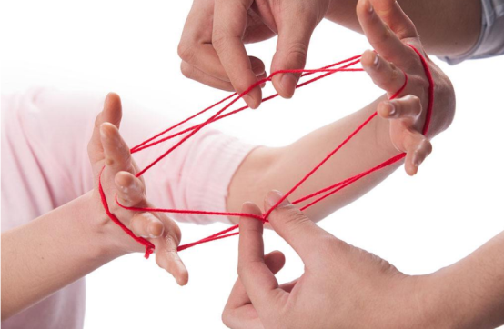 图片包含 人, 女人, 切, 男人

描述已自动生成