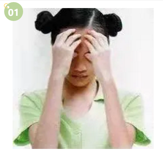 穿着绿色衣服的女人

描述已自动生成