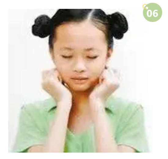 穿绿色衣服的女孩

描述已自动生成